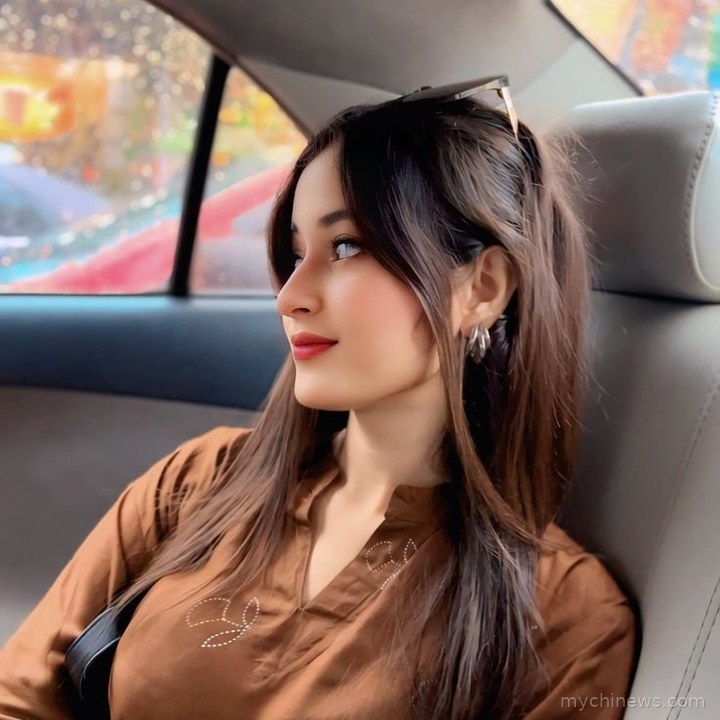 Cute Instagram DP for Girls Attitude