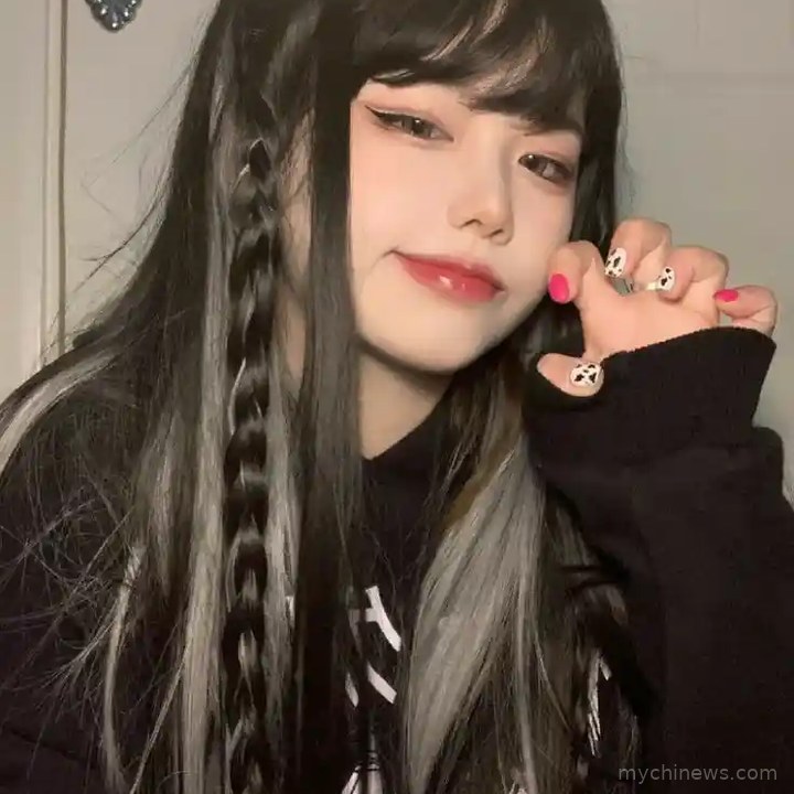 Cute Instagram DP for Girls with Phone