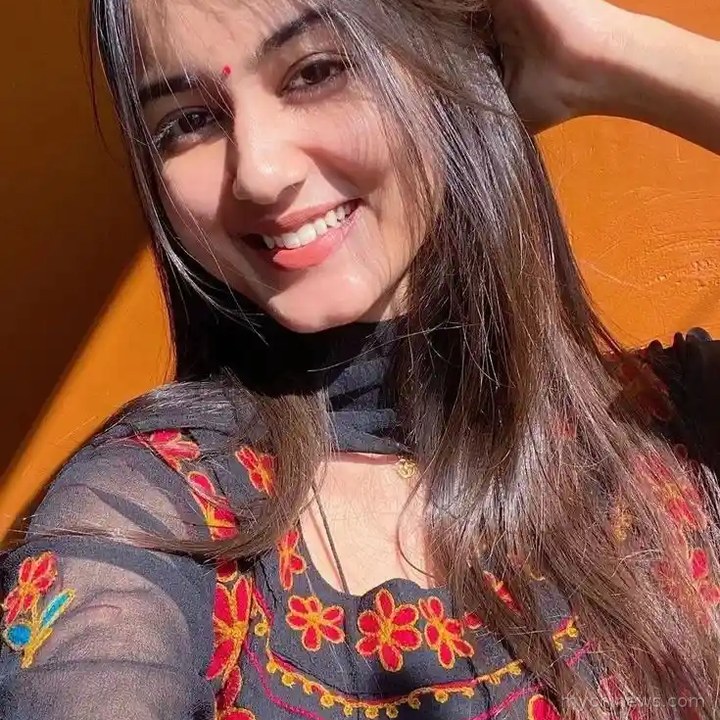 Girl Insta DP