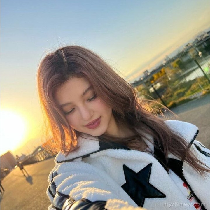 attitude hot girl dp