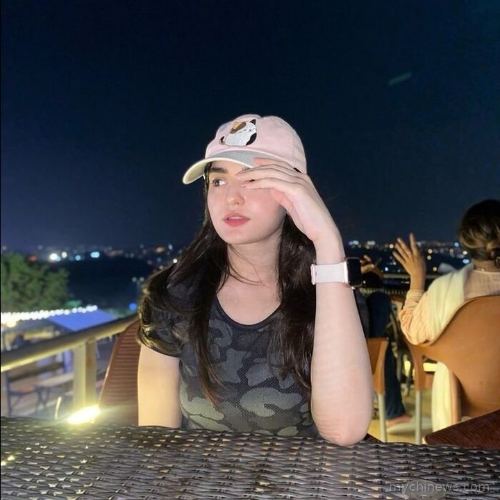cute hot girl dp