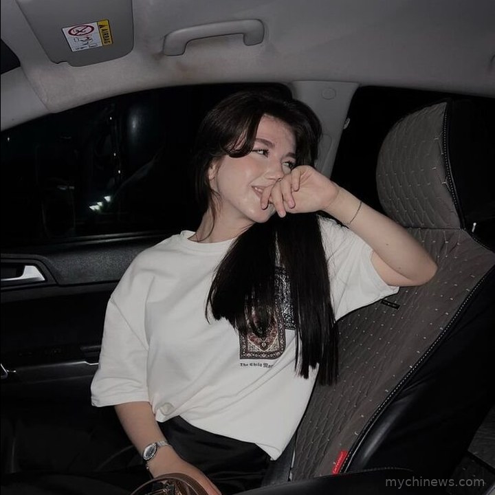 hot girl dp stylish pose