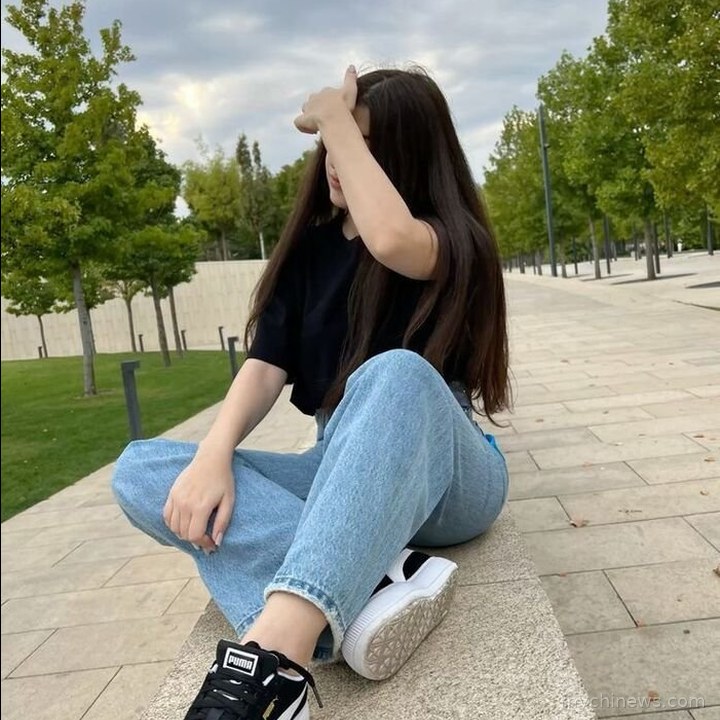 hot girl dp attitude pose