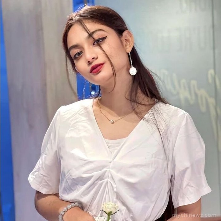 hot girl dp traditional look