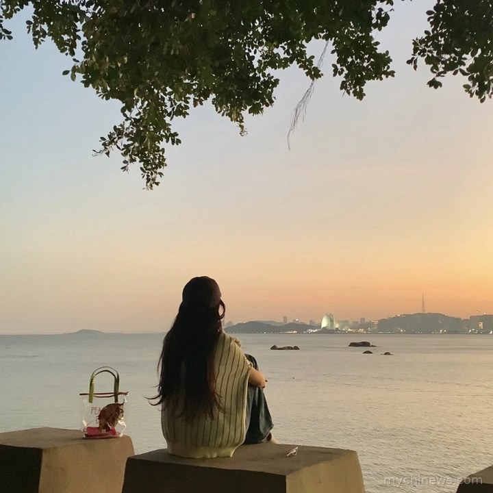 Profile Alone DP Girls Sad