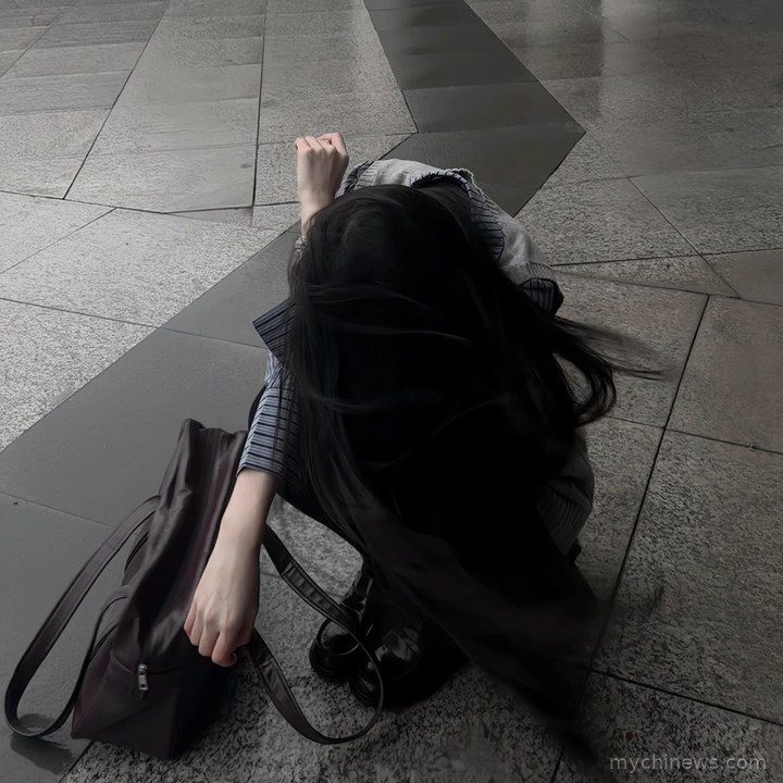 Hidden Face Alone Girl DP