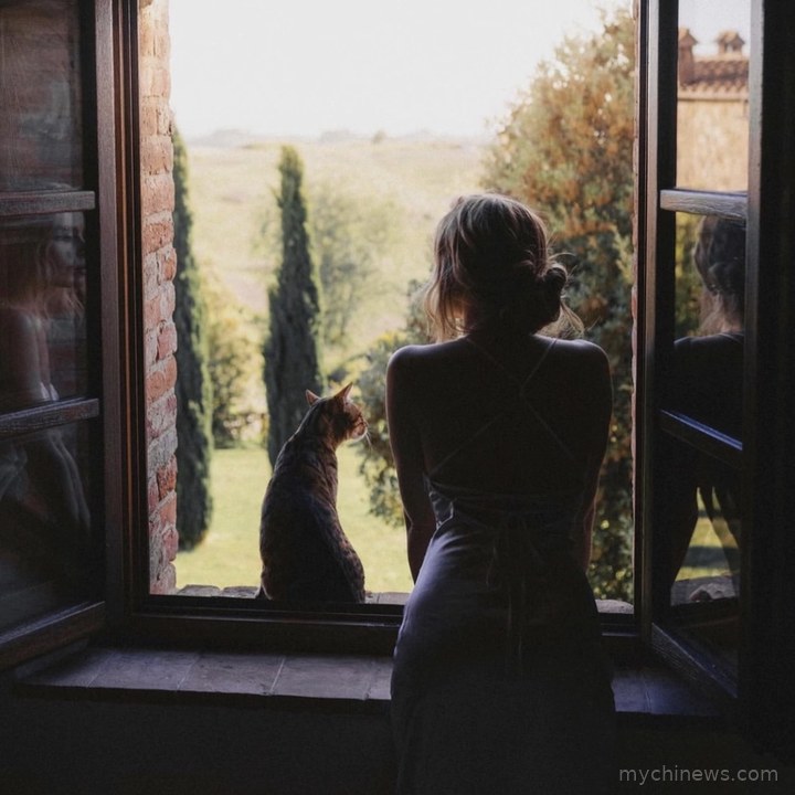 Alone Girl Profile Pic