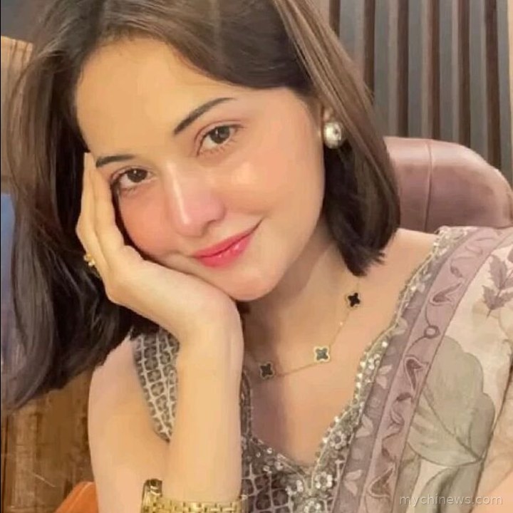 Cute Girl DP for Instagram Hidden Face