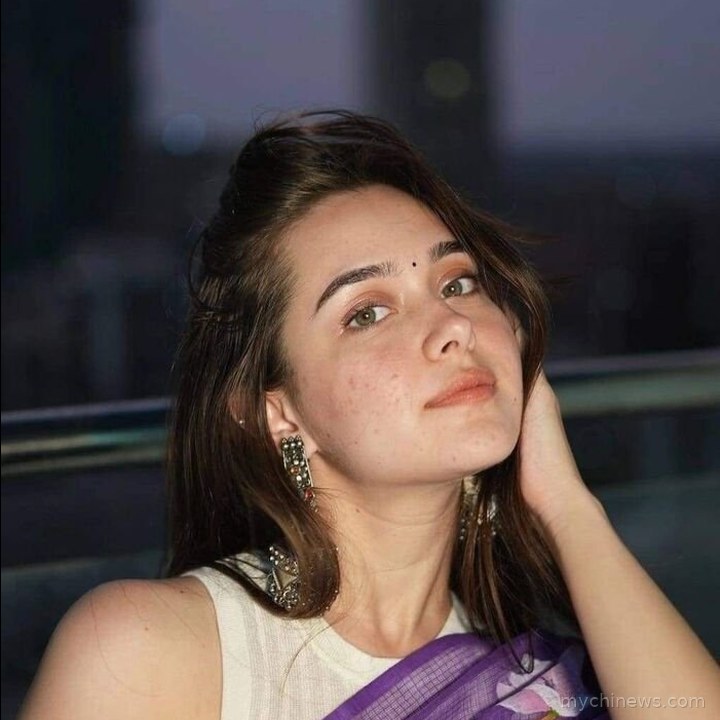 Cute Girl DP for Instagram Selfie