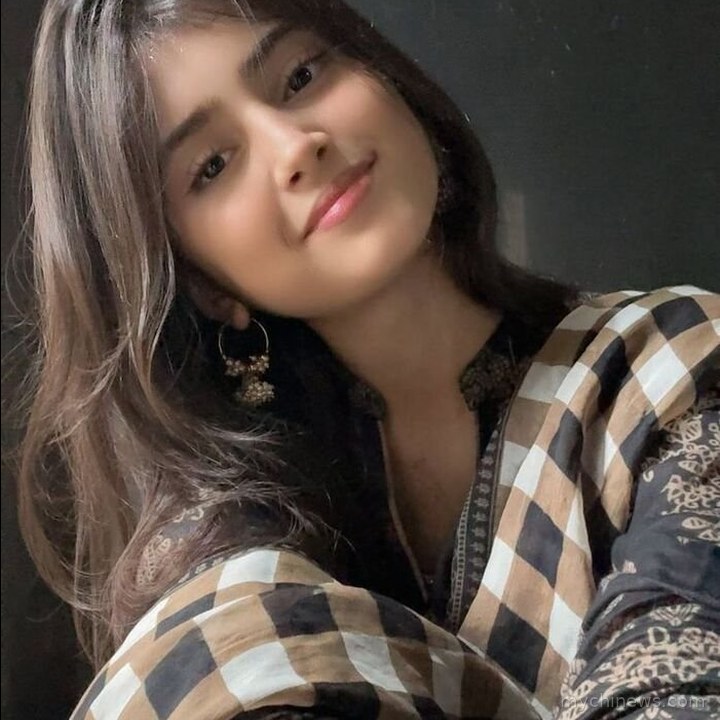 Cute Girl DP for Instagram Desi
