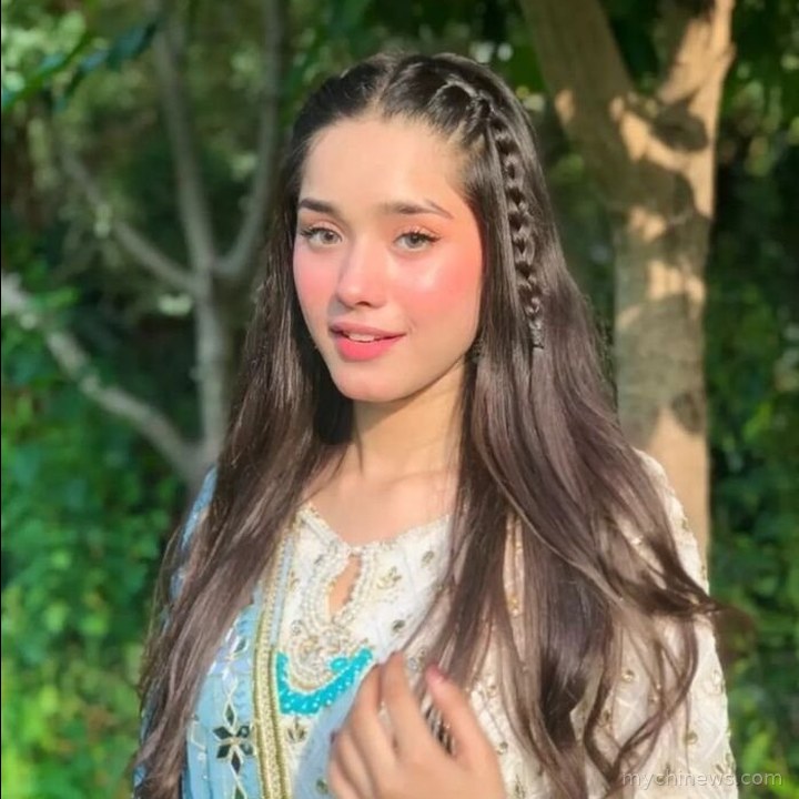 Best Cute Girl DP for Instagram