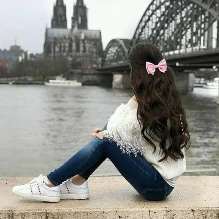 Back Stylish DP Girls for Instagram