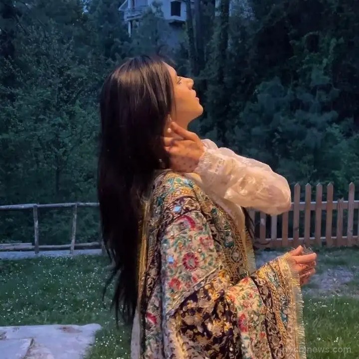Girls DP Hide Face